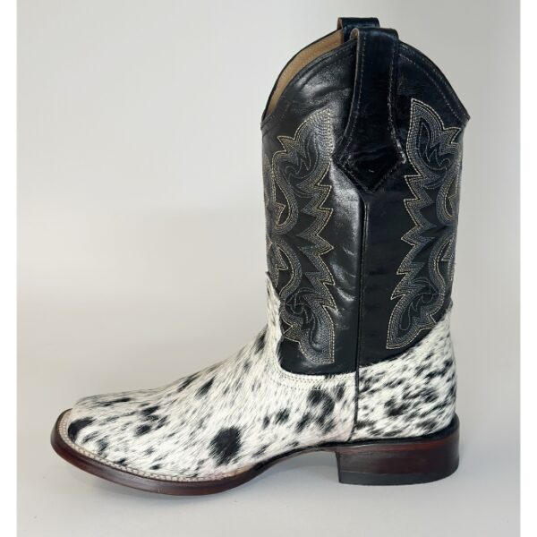 Bota vaquera de pelo de vaca natural con horma bulldog