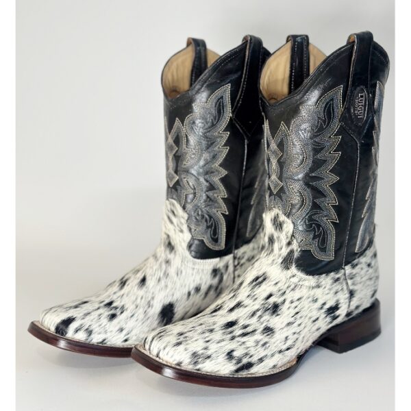 Bota vaquera de pelo de vaca natural con horma bulldog