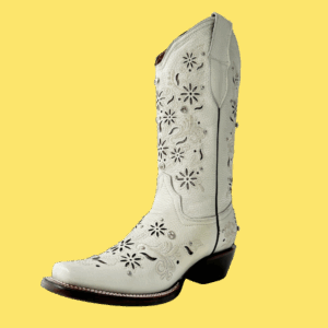 Bota vaquera de dama en piel de res color BLANCO, con un diseño de bordado láser en el tubo y la parte inferior.