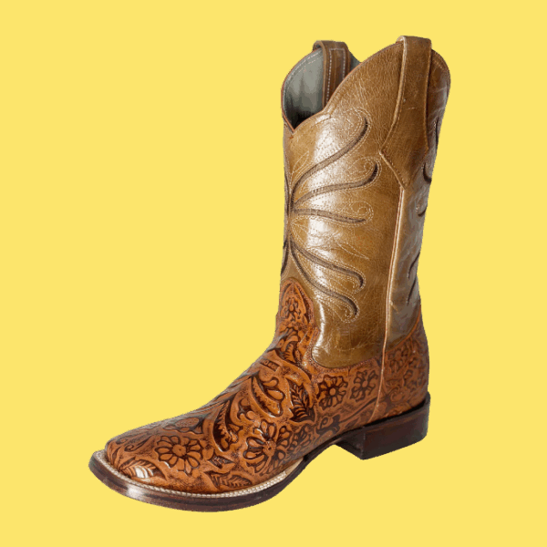 Bota elaborada en piel de res con grabado artesanal y suela de cuero, esta bota combina tradición y estilo. Su horma Bulldog brinda máxima comodidad.