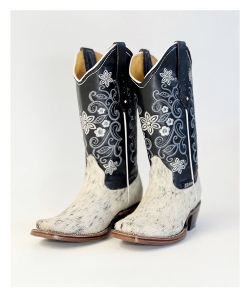 Botas pelo de vaca con horma rodeo, suela de cuero y forro de res. ¡Auténtico estilo vaquero con elegancia artesanal!
