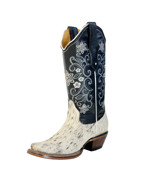 Botas pelo de vaca con horma rodeo, suela de cuero y forro de res. ¡Auténtico estilo vaquero con elegancia artesanal!