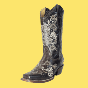 Bota vaquera de dama en piel de res color CAFÉ, con un diseño de bordado láser en el tubo y la parte inferior.